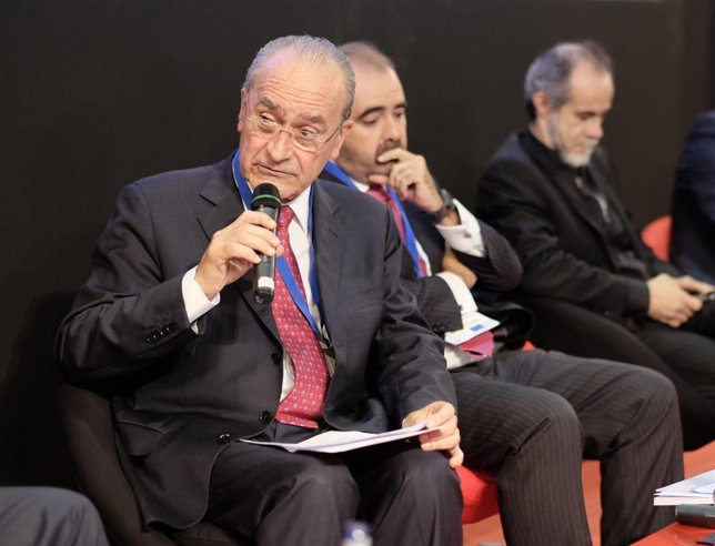 Alcalde de Málaga De la Torre en Greencities Tikal en Palacio Ferias Fycma 2014