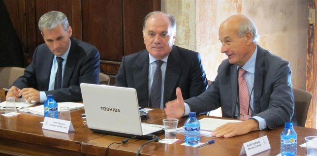 Villanueva (centro) en la XIII reunión anual del Consejo de Ingenieros de Minas