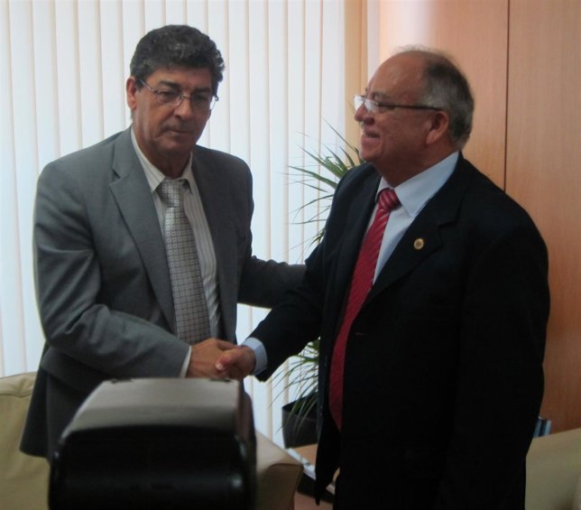 Diego Valderas, hoy junto al embajador de Venezuela en España