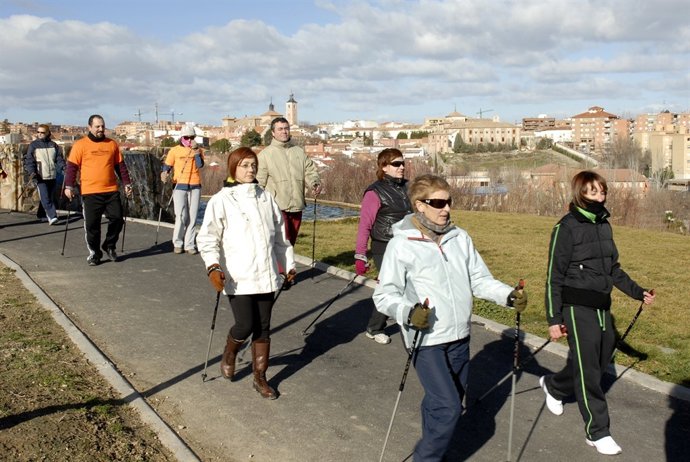 Práctica De Nordic Walking