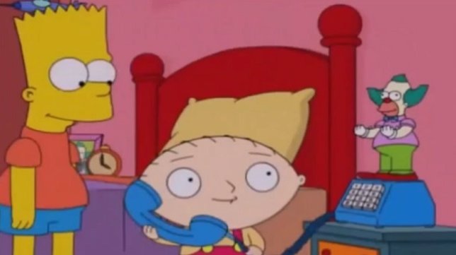 Stewie gasta una broma a Moe sobre violación
