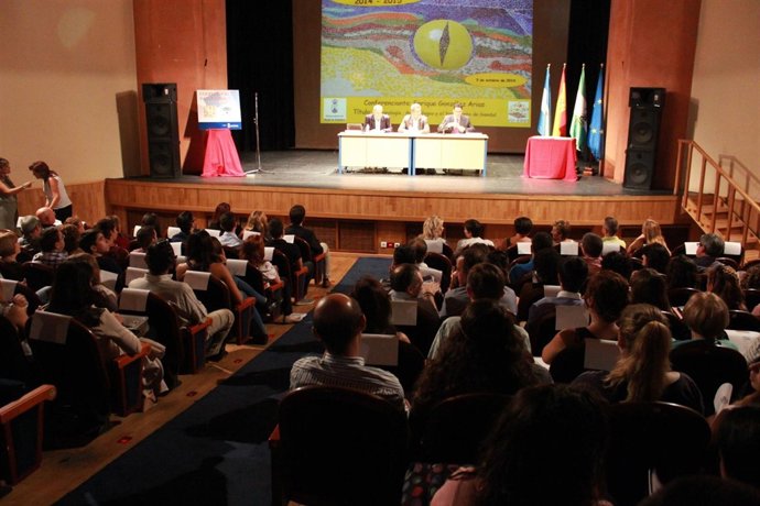 Presentación del curso de enseñanza secundaria en el teatro Gutiérrez de Alba.