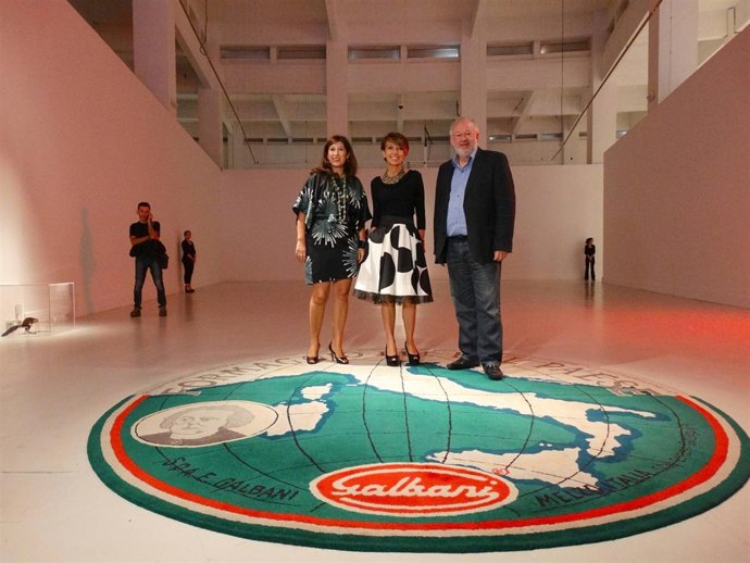 La primera exposición individual en España del artista Maurizio Cattelan 