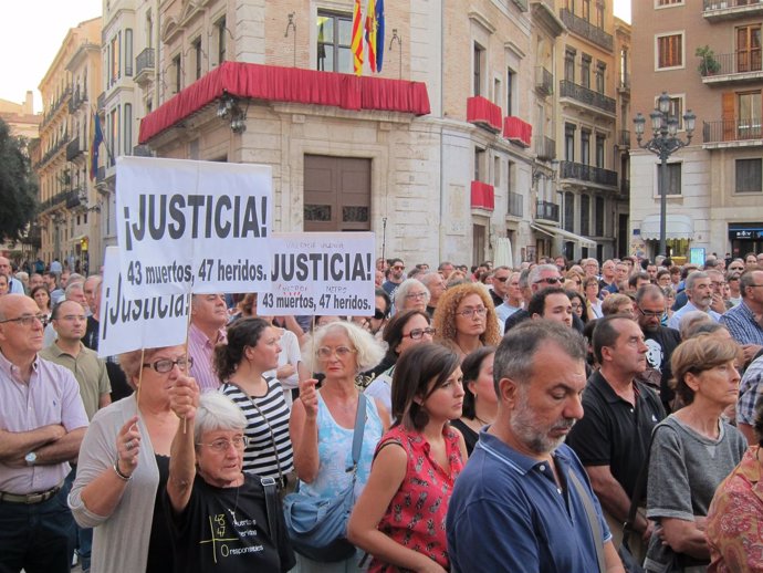 Asistentes a la concentración de la AVM3J en Valencia