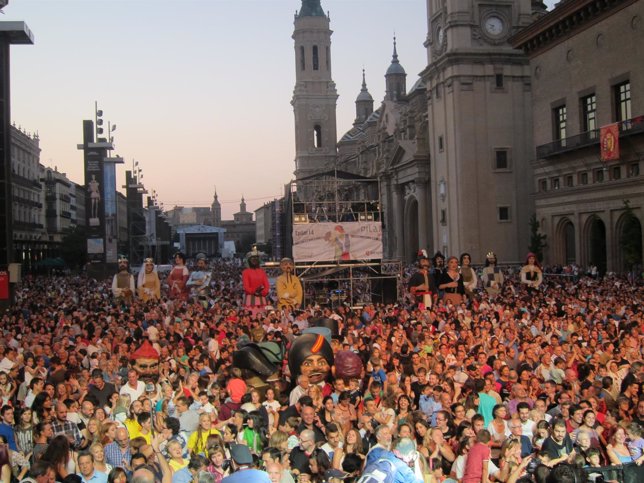 Quedada de Bésate por Zaragoza en las Fiestas del Pilar