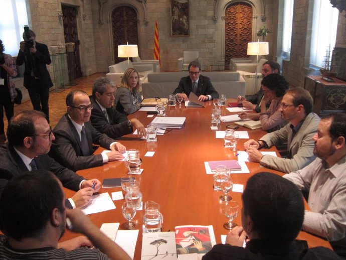 Reunión en la Generalitat de los partidos proconsulta