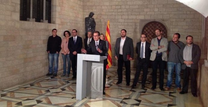 Mas se reúne con los partidos proconsulta