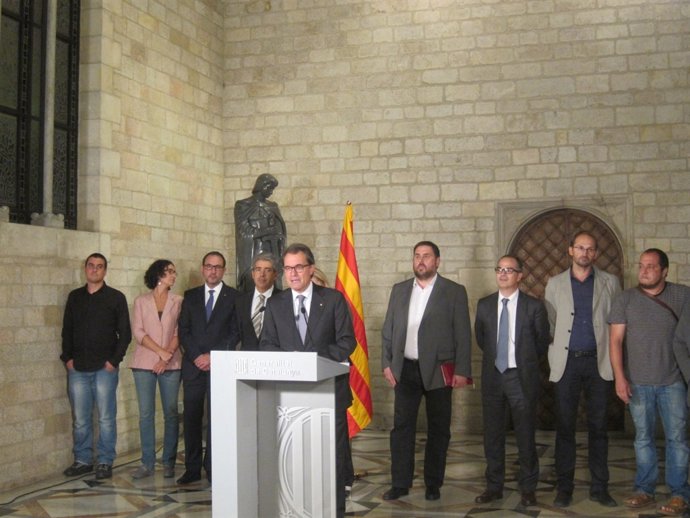 Mas y los partidos proconsulta tras la reunión