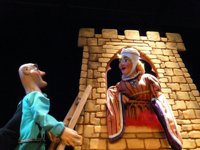 El personaje de Teatro Arbolé, Pelegrín, llega al Centro Comercial Plaza