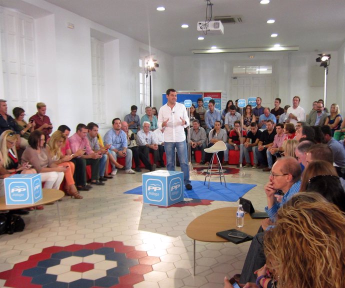 Juanma Moreno PP-A en un encuentro con ciberactivistas PP en Málaga