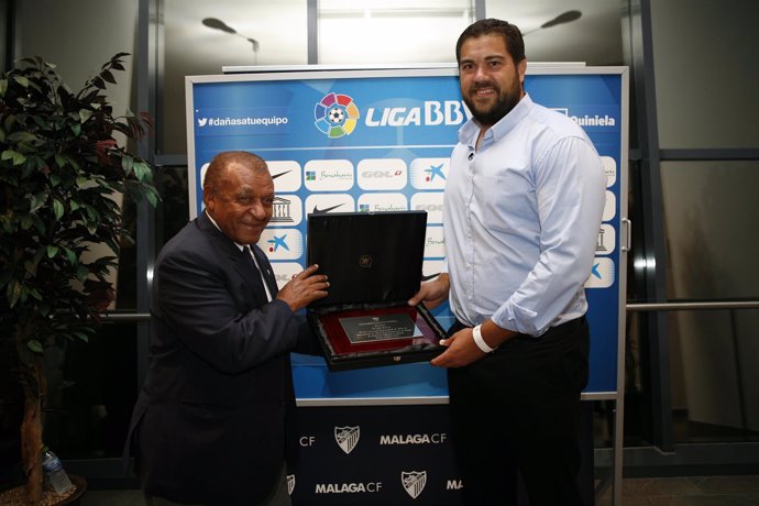 14 10 04 FOTO MÁLAGA CF El Málaga CF Reconoce Al Subcampeón De Europa De Peso Bo