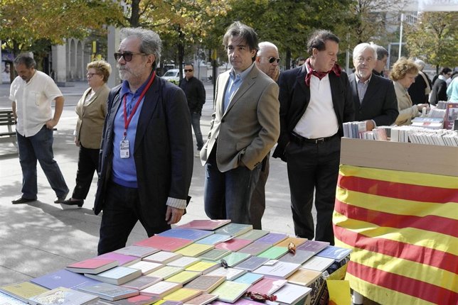 Más de 50 editores y autores muestran sus obras.