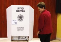 Dilma Rousseff madruga y ya ha votado en la ciudad de Porto Alegre