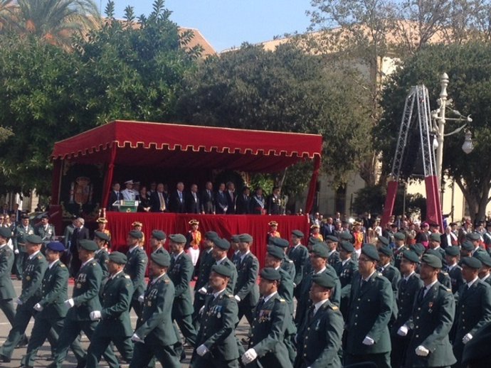 Guardias civiles durante un desfile en Valencia