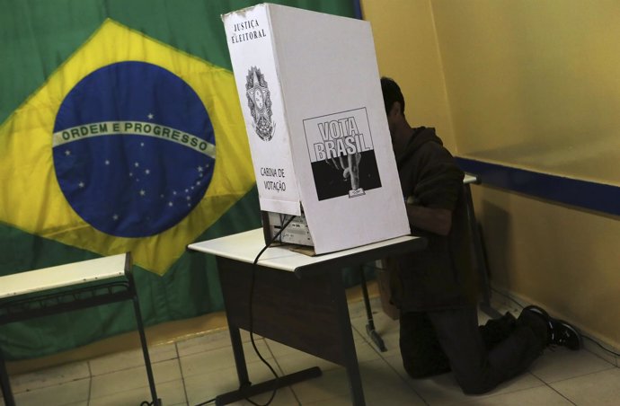 Urna en las elecciones de Brasil 2014