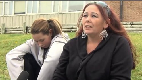 Madre persigue a su hija, la graba y lo sube a YouTube