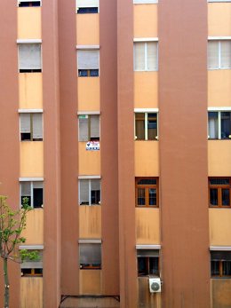 Un edificio de Las Palmas de Gran Canaria con una vivienda en venta