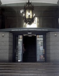 Hacienda investigará a los 86 directivos de Caja Madrid que hicieron uso de las tarjetas en 'b'