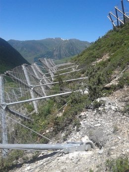 Territorio instala barreras antialudeS en el puerto de la Bonaigua