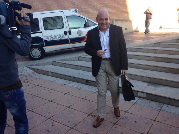 Alcalde de Armilla, Gerardo Sánchez, a su llegada a los Juzgados