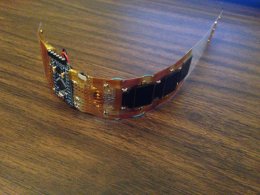 Idean una pulsera con tres pantallas para jugar al