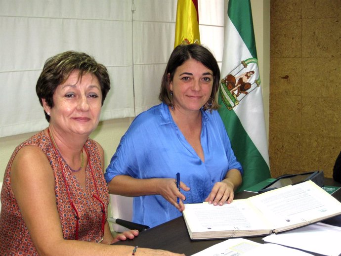 La delegada de Fomento en Almería y la consejera de Fomento, Elena Cortés
