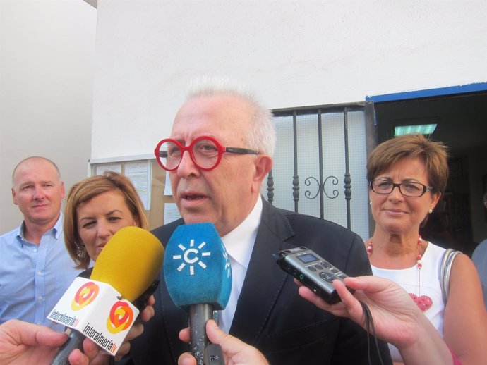 Sánchez Maldonado hace declaraciones a los medios en Almería