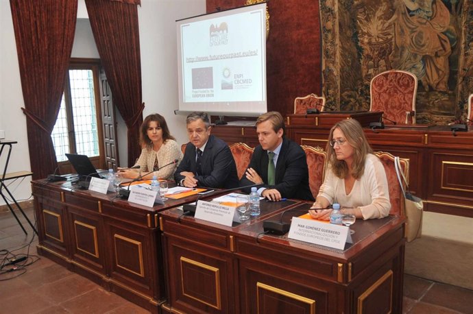 Fuentes interviene en el acto, junto a Repullo