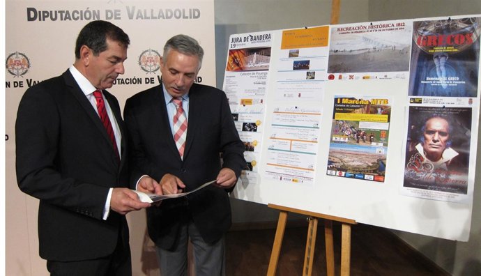 Víctor Manuel Coloma y Artemio Domínguez leen el programa de actividades