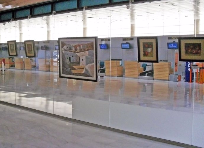 Exposición de pintura de Juan Ibáñez en el Aeropuerto de Almería