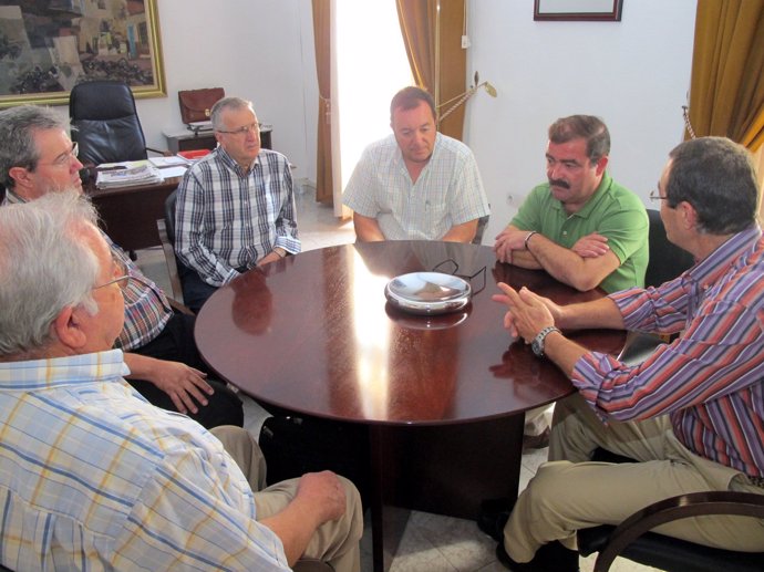 Reunión entre la Diputación de Jaén y la AAVV Puensi
