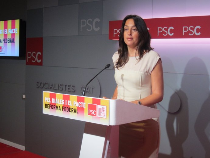 La portavoz del PSC, Esther Niubó, en rueda de prensa