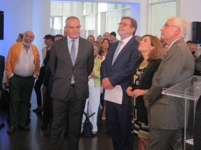 Antonio Caño,J.L.Cebrián (El País) vicepta.S.S.Santamaría, conseller F.Mascarell