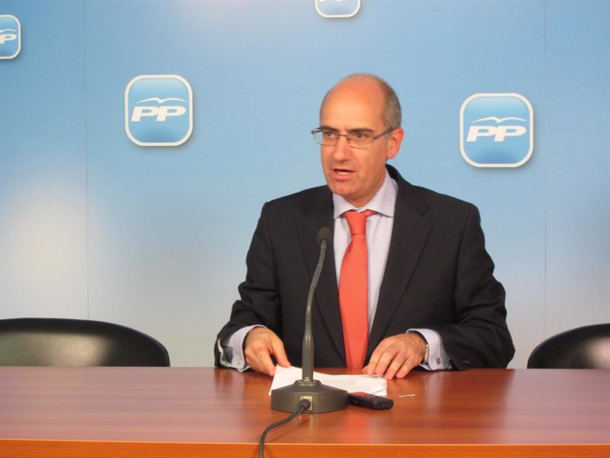 El presidente del PP de Salamanca en rueda de prensa 