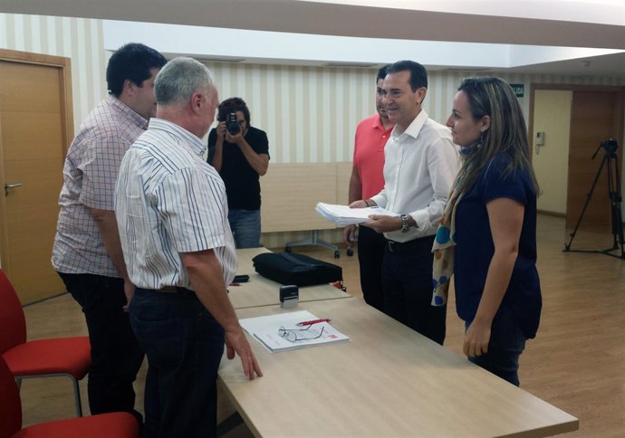 Pérez Navas entrega avales para ser candidato a primarias