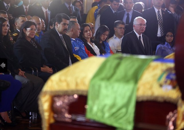 Maduro en el velatorio de Robert Serra