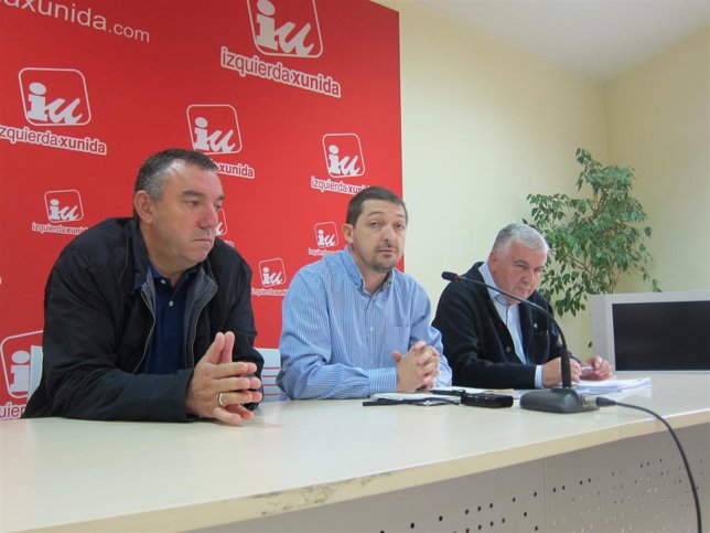 Por la izquierda, Rojo, Gares y García, en rueda de prensa. 