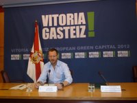 Alcalde de Vitoria pide excluir de la RGI a inmigrantes que no hayan cotizado