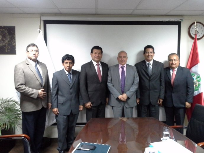 Responsables de ZINNAE y del Gobierno de Perú