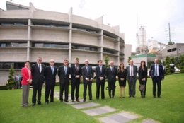 El conseller Vila y miembros de la delegación catalana y de Cemex
