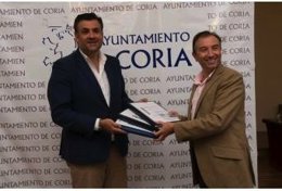 Alcalde de Coria y Laureano León