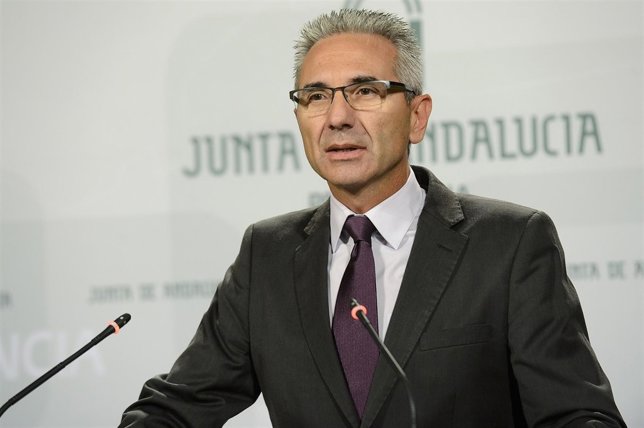 El portavoz del Gobierno, Miguel Ángel Vázquez, en rueda de prensa