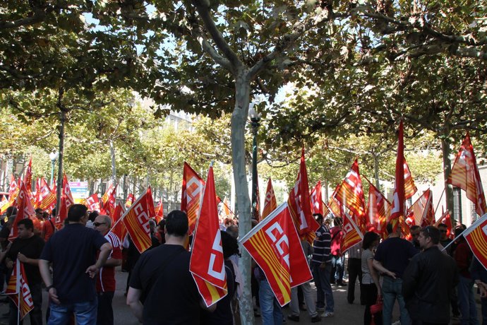 CCOO y UGT se concentran en Zaragoza en defensa del trabajo decente
