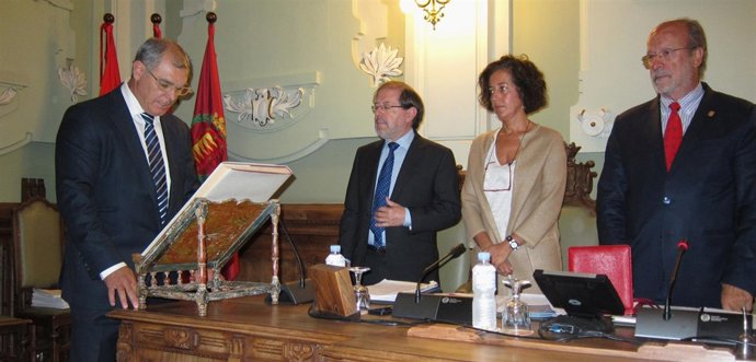 Narciso Suárez toma posesión como concejal del Ayuntamiento de Valladolid