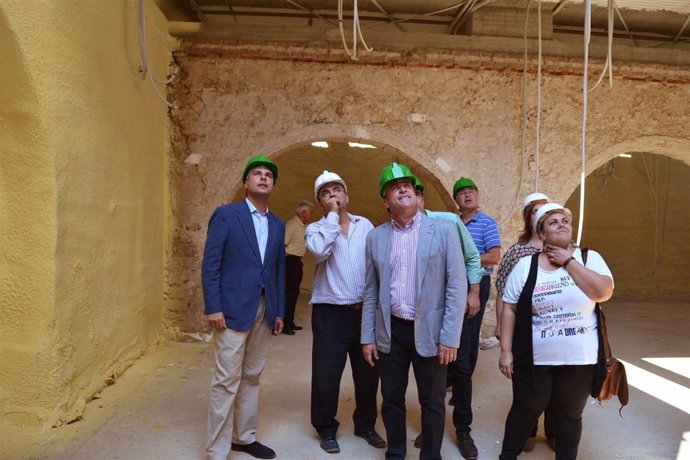 Lorite (izda.) en la visita a las obras