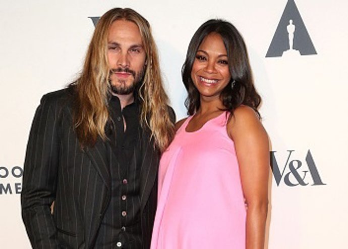 LOS ANGELES, CA - OCTOBER 01: Artist Marco Perego (L) and actress Zoe Saldana at