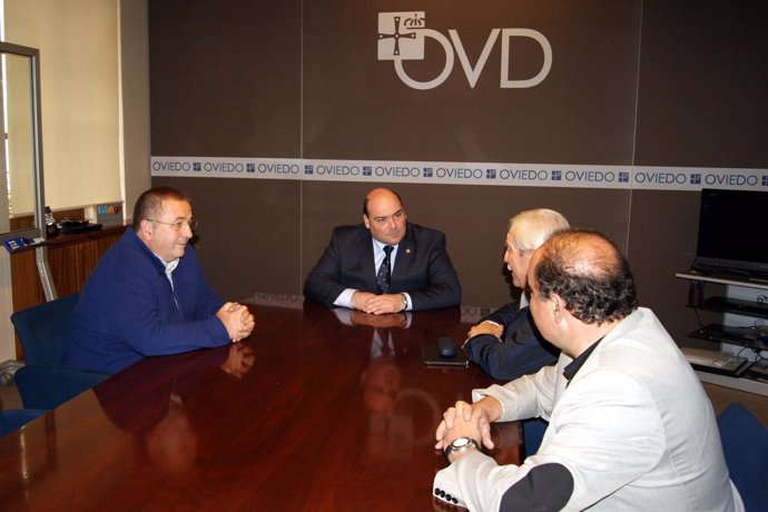 El alcalde de Oviedo se reúne con UGT 