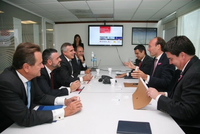 Santi Vila se reúne con la aerolínea Aeroméxico