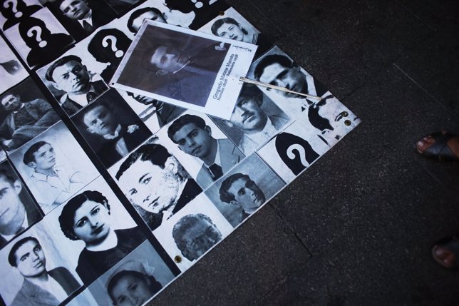 Fotografías de desaparecidos y asesinados durante la dictadura argentina