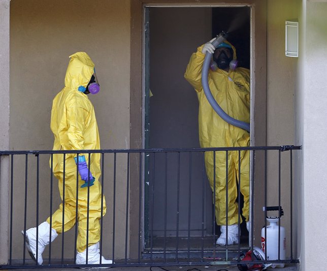 Trabajadores en labores de desinfección por Ebola en Texas